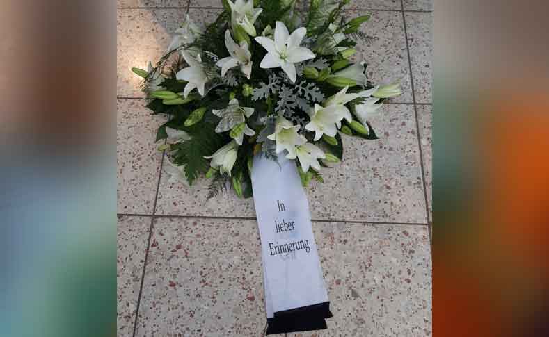 Trauerfloristik weiße Trauerfeier - von Blumen Jentsch Beispiel 6